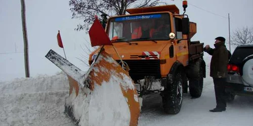 Utiliajele de deszăpezire au acţionat toată noaptea 