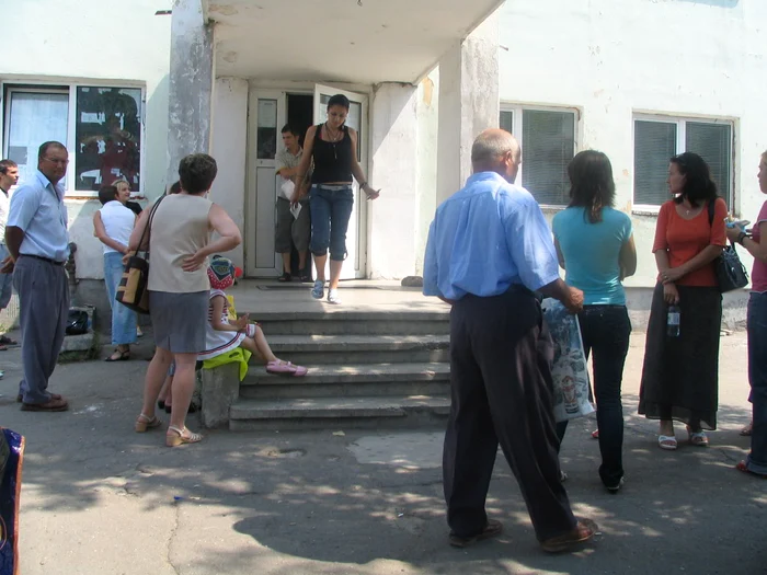 Elevii din judeţul Olt dau BAC-ul în cadrul a 16 centre de examen