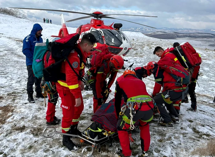 Victima a fost transportată la spital cu răni grave FOTO Salvamont Alba