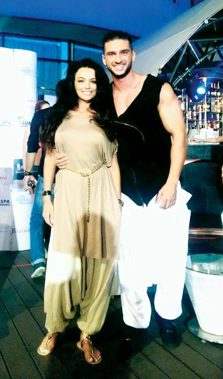 Claudia Iosif moare de grija iubitului ei, care face foamea, în junglă, la emisiunea «Sunt celebru, scoate-mă de aici!» (PRO TV)