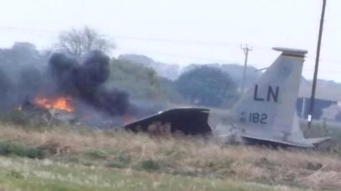Avionul american, prăbuşit în estul AnglieiFoto Twitter