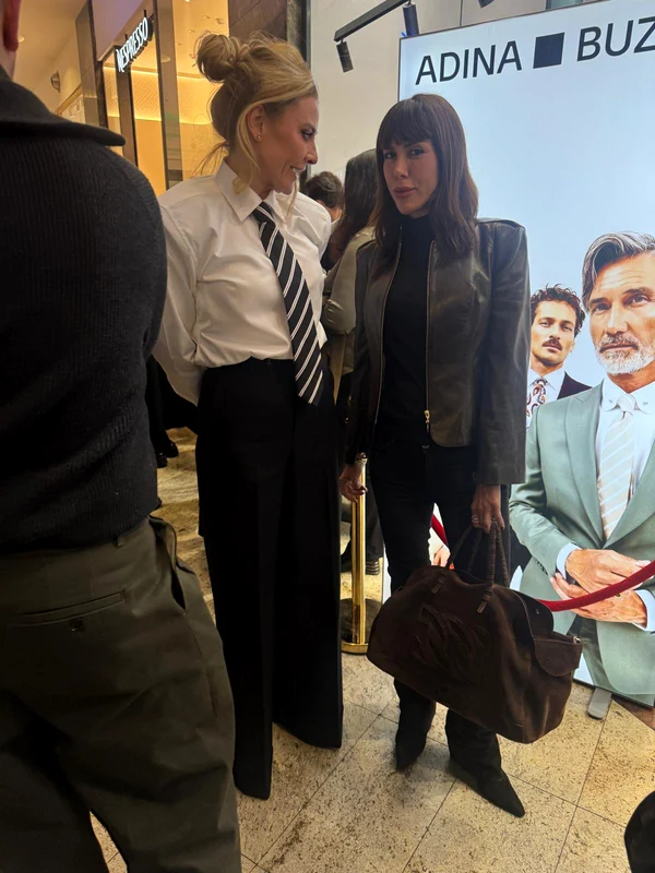    Vedeta celor “40 de întrebări” de la Kanal D, Denise Rifai (40 de ani), a fost o apariție surpriză, aseară, la evenimentul pe care Adina Buzatu l-a organizat în mall-ul din Băneasa cu ocazia rebranduirii magazinului său
