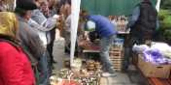 Sucevenii se înghesuie la Târgul Meşteşugarilor