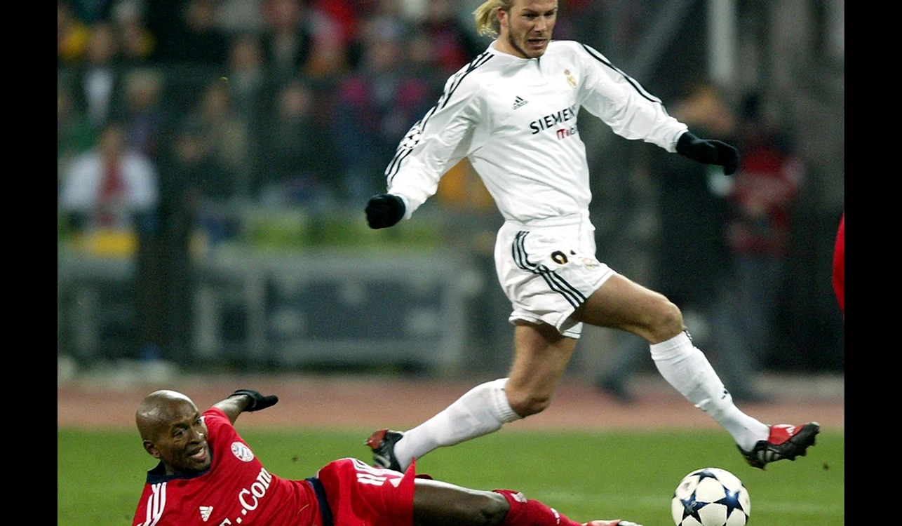 Zé Roberto (stânga), în prima perioadă la Bayern, împotriva lui Beckham (FOTO: EPA)