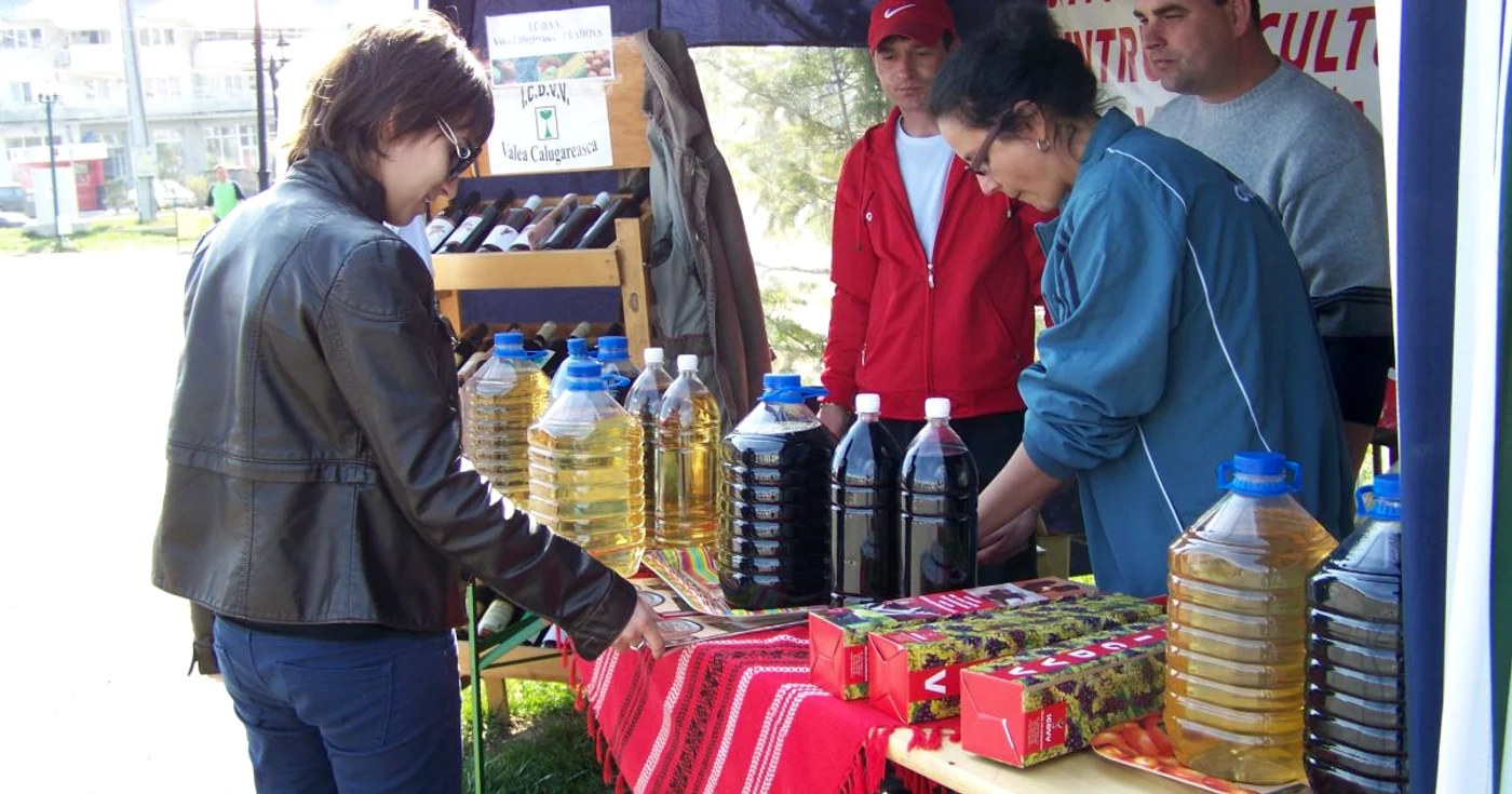 Producători de vinuri au scos la vânzare nu numai băuturi îmbuteliate ci şi la vrac