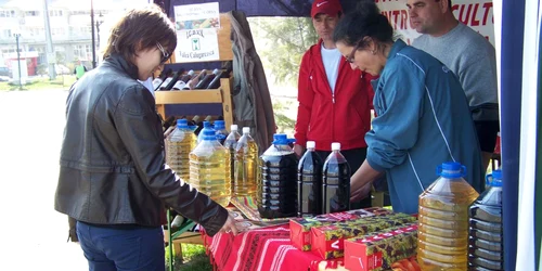 Producători de vinuri au scos la vânzare nu numai băuturi îmbuteliate ci şi la vrac