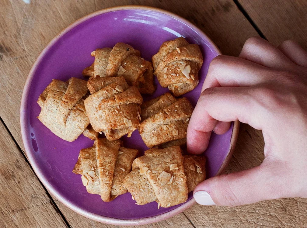 cornulete cu mere si fulgi de migdale jpeg