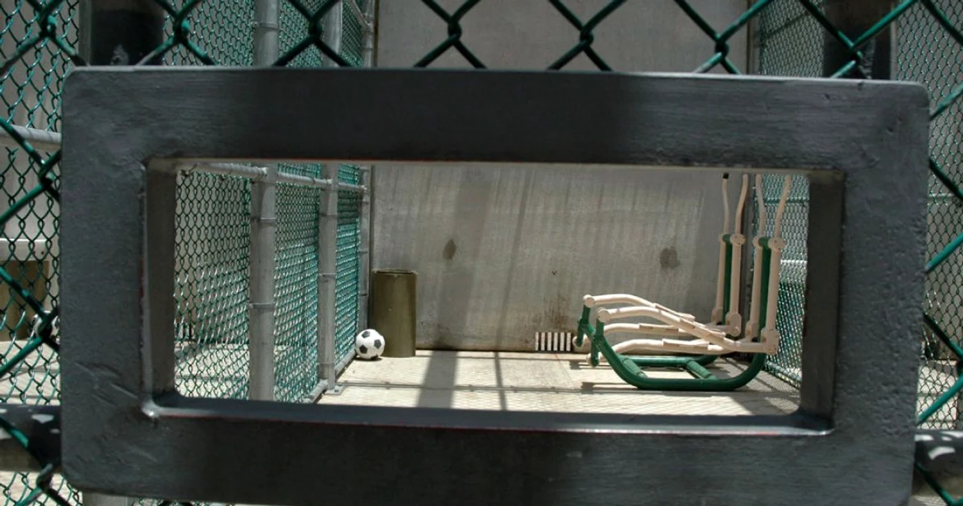 Teroriştii de la Guantanamo se relaxează cu cretă colorată, tăbliţe de desenat şi sudoku