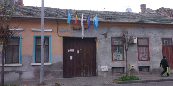 Steagul secuiesc strajuieşte cladirea PCM