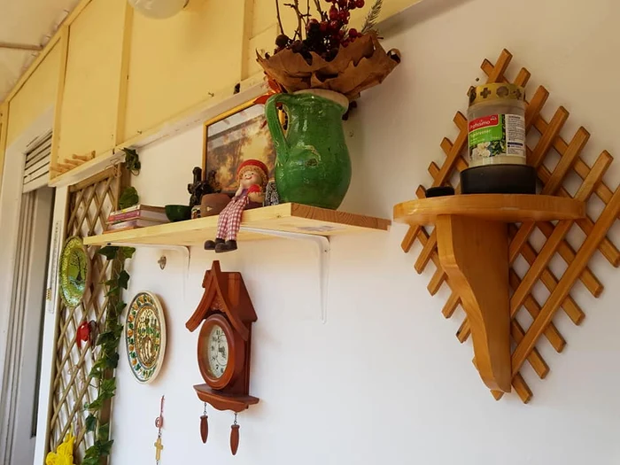 Decorațiuni și suveniruri, montate pe pereți