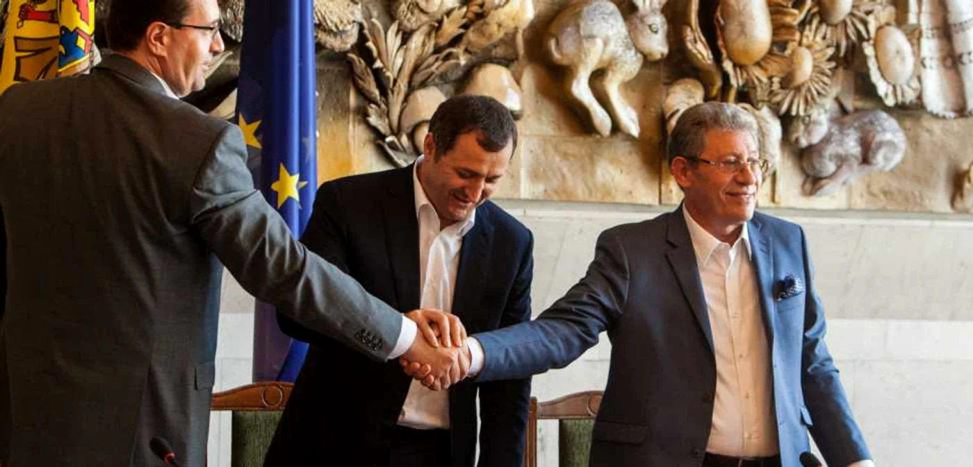 Marian Lupu, Vlad Filat şi Mihai Ghimpu la semnarea Acordului AIE 3. FOTO: Adevarul