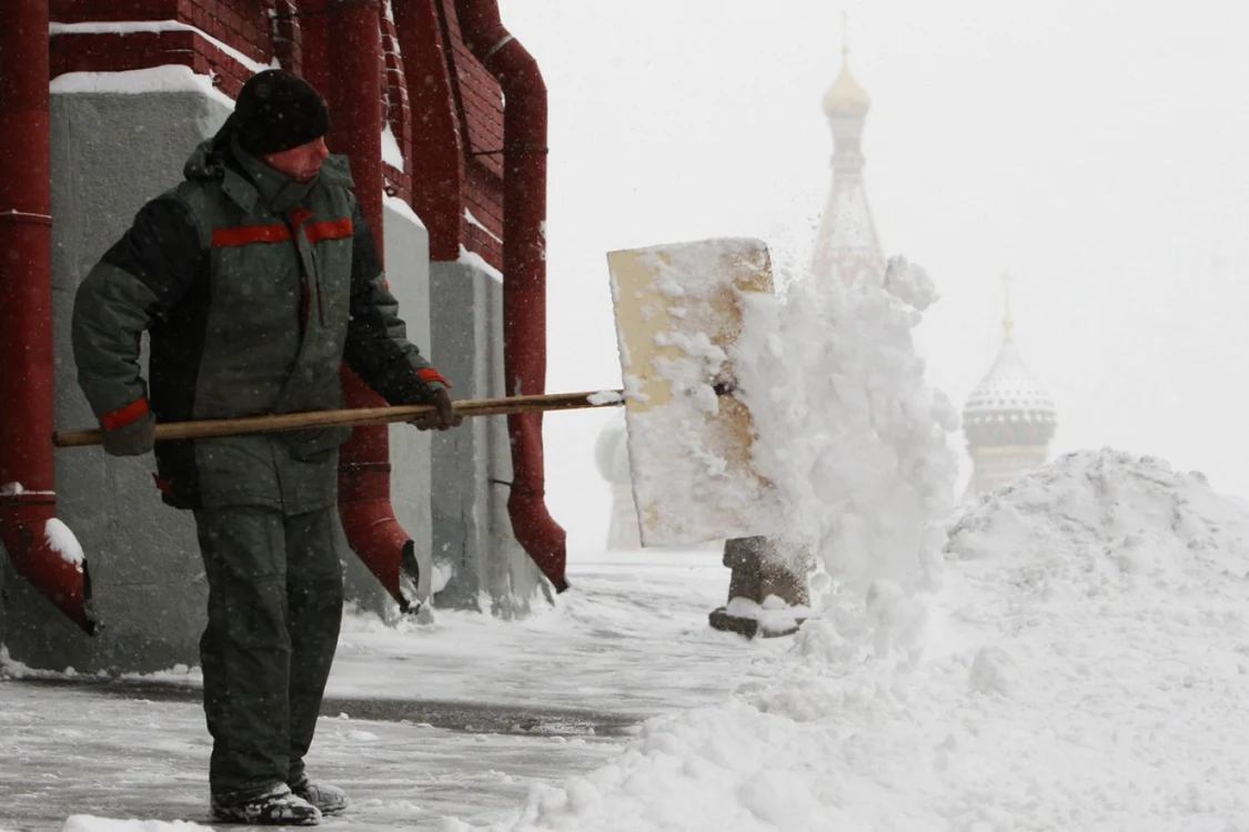 La Moscova temperaturile sunt foarte scăzute, iar vântul spulberă zăpada FOTO Reuters