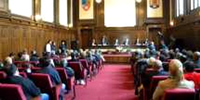 Sala „Marea Unire“ a fost inaugurată pe 3 octombrie când Ion Iliescu a venit la Ploieşti. FOTO arhivă Adevărul Ploieşti