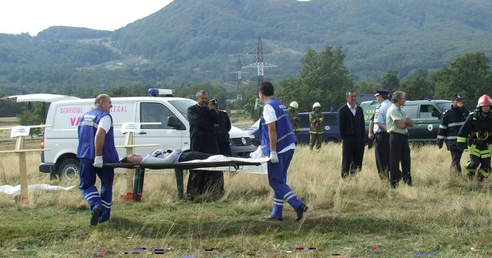 Persoanele din zona „de jos” a orasului, evacuate dupa accidentul de la barajul Vidra (arhiva)