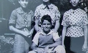 Imaginea publicată pe rețelele de socializare, ce îl înfățișa pe tatăl Sandrei din tinerețe jpeg