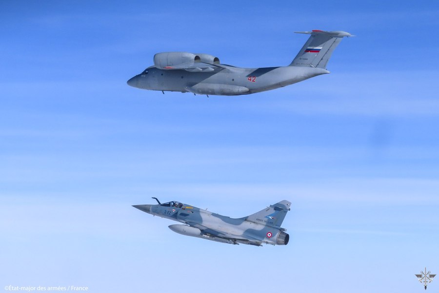 NATO a publicat imagini cu avioane franceze Mirage interceptând aeronave de luptă ale Rusiei deasupra Mării Baltice VIDEO