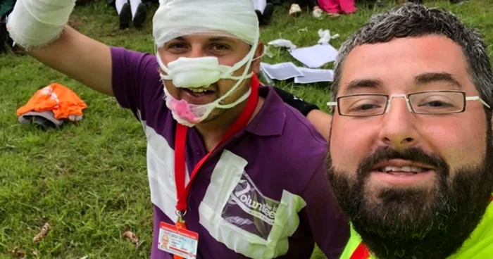 Voluntarul Bogdan Oprea (dreapta) în expediţia medicală din Nepal FOTO Arhivă personală