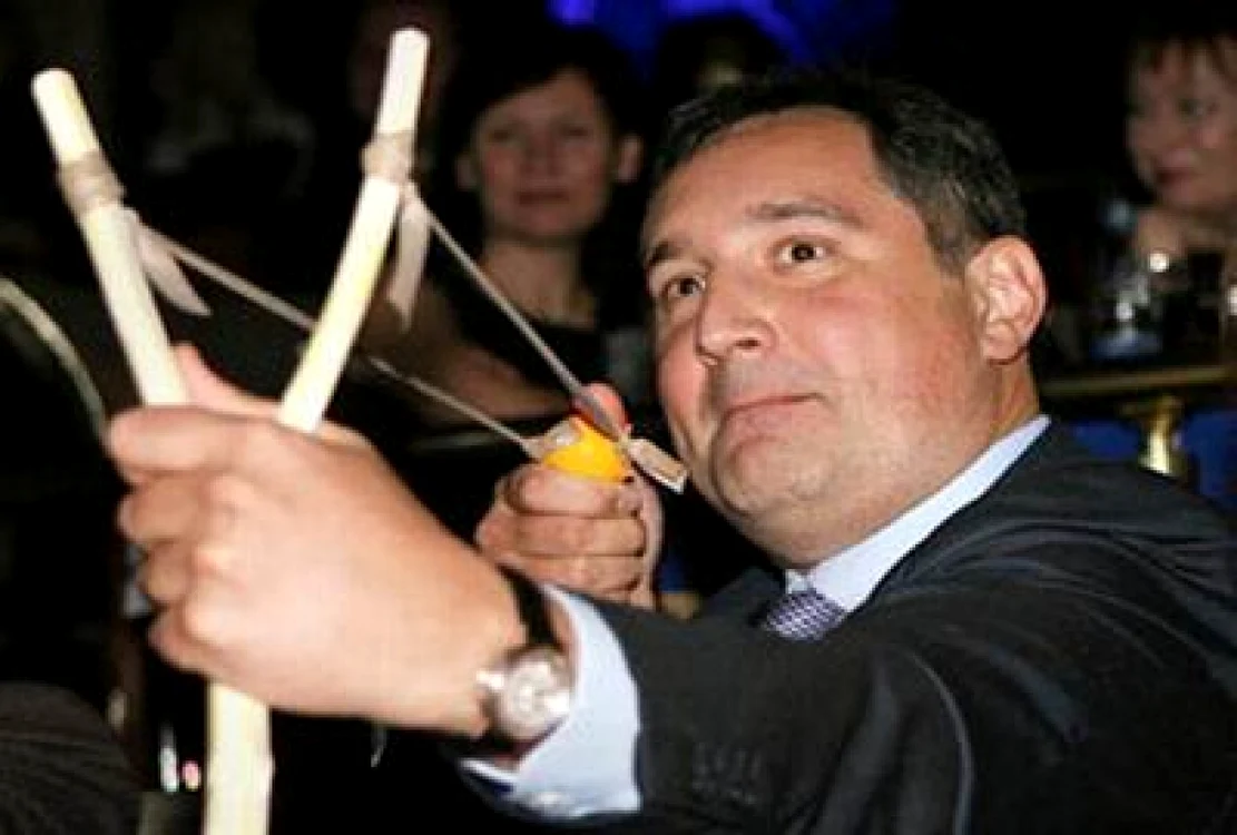 Rogozin nu a aflat că diplomaţia nu se face cu praştia