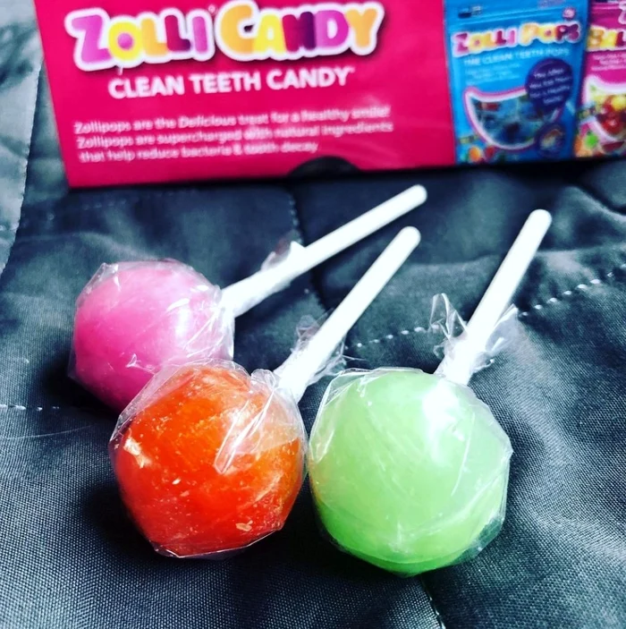 Acadelele colorate se vând în SUA, China, Coreea și Marea Britanie - foto Instagram