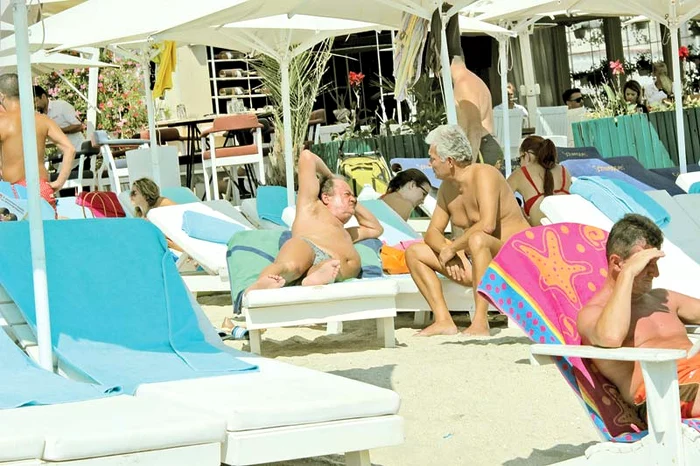 Cei doi politicieni sunt prieteni la cataramă