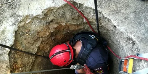 Femeie căzută în fântână FOTO Facebook/Știri regionale