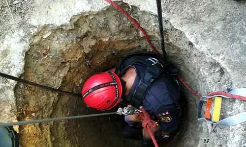 Femeie căzută în fântână FOTO Facebook/Știri regionale