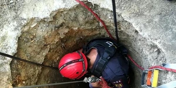 Femeie căzută în fântână FOTO Facebook/Știri regionale