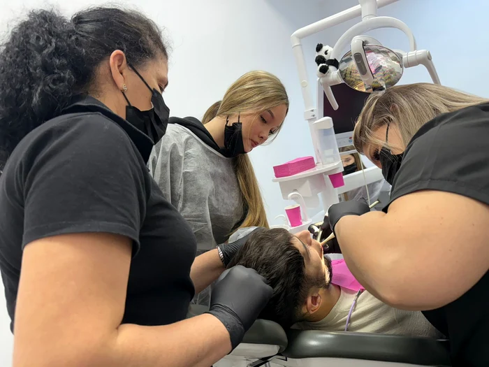 Elevii au fost observatori și chiar și pacienți FOTO: arhiva A. Dumitrescu