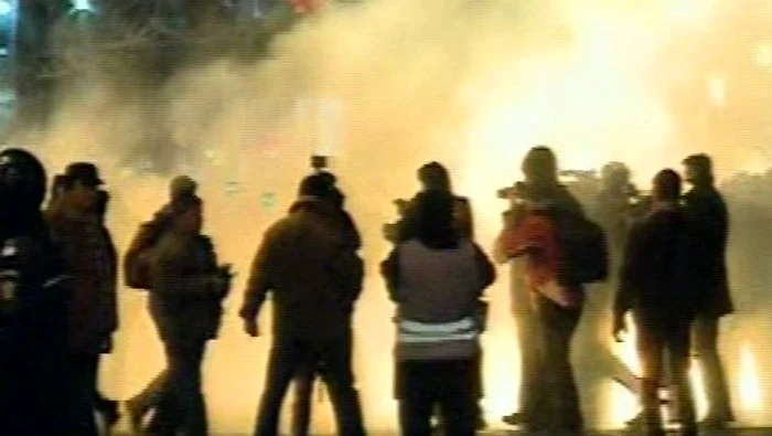 
    Jandarmii au folosit gaze lacrimogene  