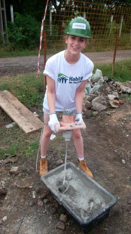 Theresa are 18 ani şi este din Germania