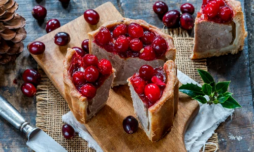 Tarta cu carne  Sursa foto shutterstock 1880871229 jpg