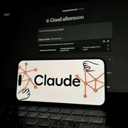 Claude  anthropic FOTO shutterstock jpg