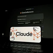 Claude  anthropic FOTO shutterstock jpg