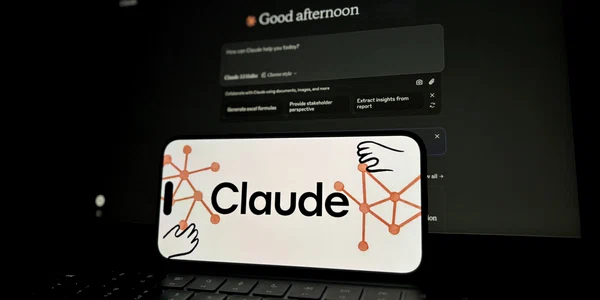 Claude  anthropic FOTO shutterstock jpg
