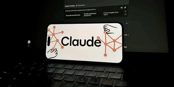 Claude  anthropic FOTO shutterstock jpg