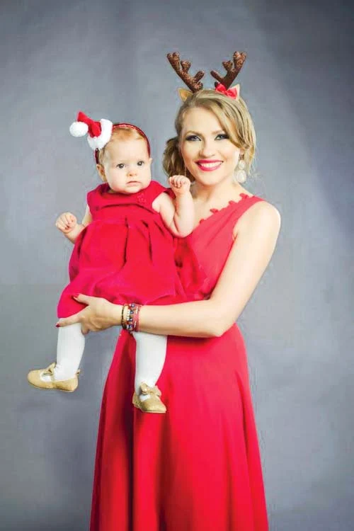 Primul Crăciun  al Carlei Maria,  fetița Mirelei