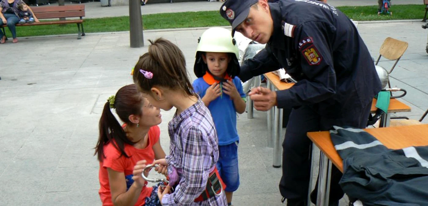 Cei interesaţi să devină pompieri se pot înscrie până la finele lunii mai la sediul ISU Olt din Slatina (FOTO: Mugurel Manea)