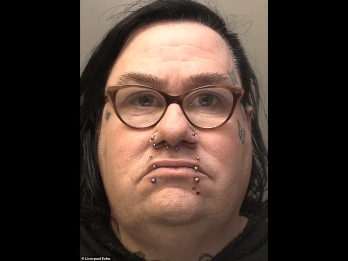 Persoana transgender, acuzată de pedofilie/FOTO: Poliția Merseyside 