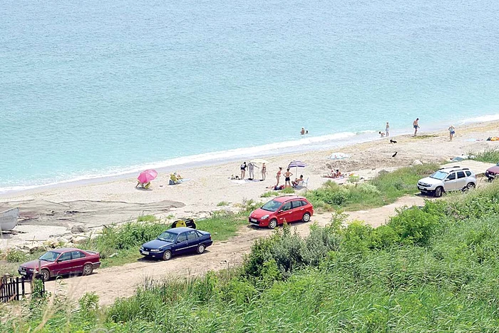 Tuzla. Ici-colo câte-un turist