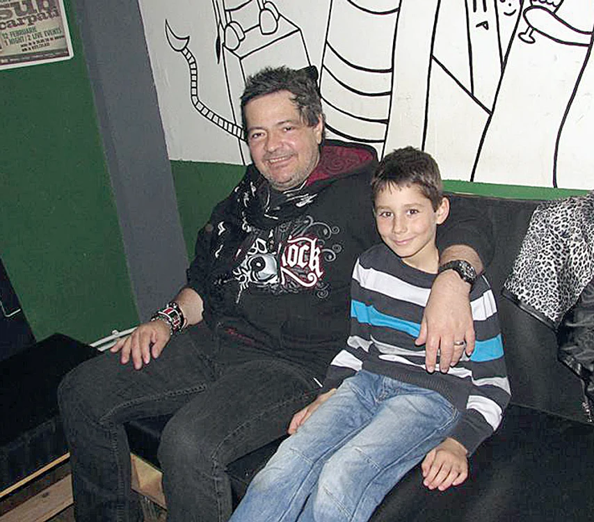 
    Leo Iorga e  bucuros că  i-a crescut  repede părul  