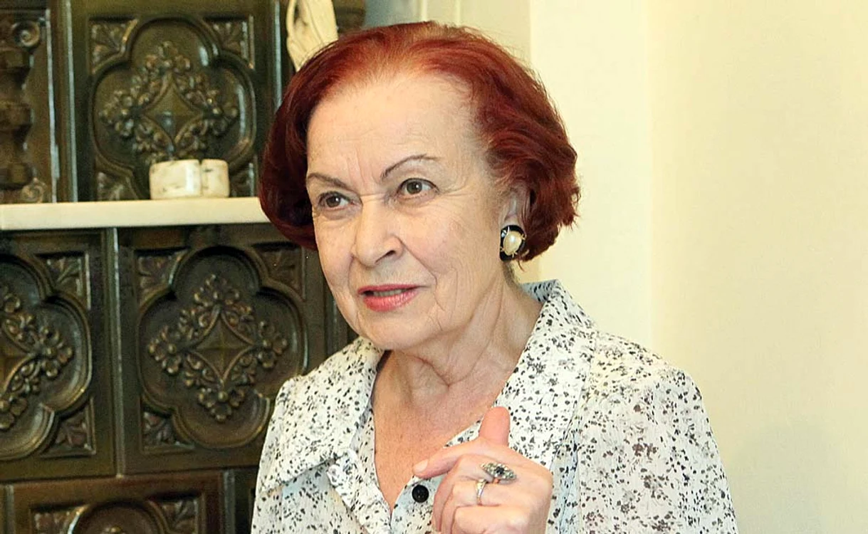 
    Sanda Ţăranu  