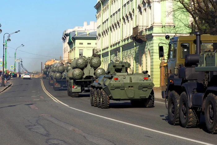 convoi militar FOTO Shutterstock