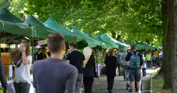 Târgul cu Bunătăţi se desfăşoară în parcul Dimitrie Ghica. FOTO Târgul cu Bunătăţi