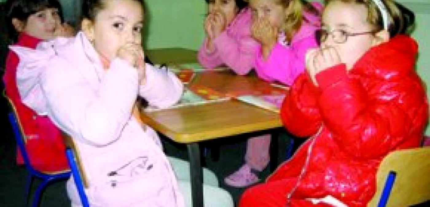 Grădiniţe amendate pentru că serveau mâncare stricată micuţilor