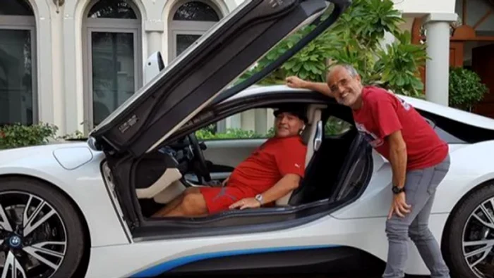 Mardona în BMW-ul său i8, după ce a cumpărat-o