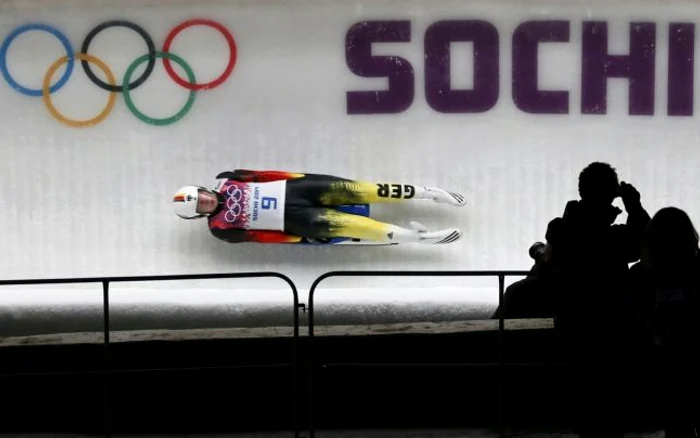 
    JO de la Soci: Echipajul României de sanie dublu, scos din competiţie din cauza unui accident FOTO Reuters  