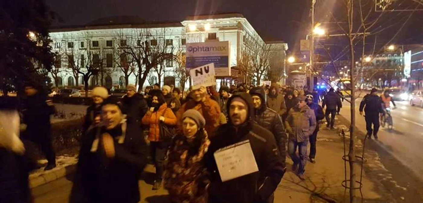 Sute de ploieşteni au pornit în marş pe Bulevardul Republicii      FOTO: Diana Frîncu