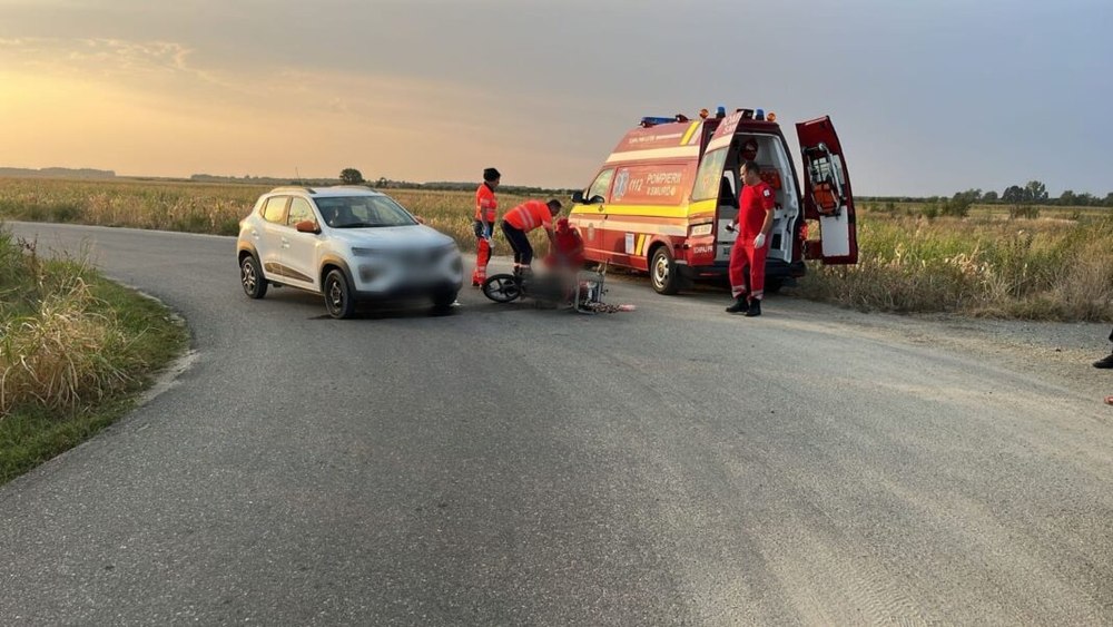 Un octogenar fără permis, care conducea un moped, mort într-un accident rutier în județul Olt
