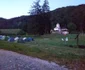 Exploratori de la un club local al Cercetaşilor României pe „Drumul călugărului” - în camping la Mănăstirea Horezu - Vâlcea Foto Adevărul 