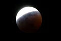 Luna sângerie este un fenomen care apare în timpul unei eclipse totale de lună. Imagine din Mexico City FOTO Profimedia